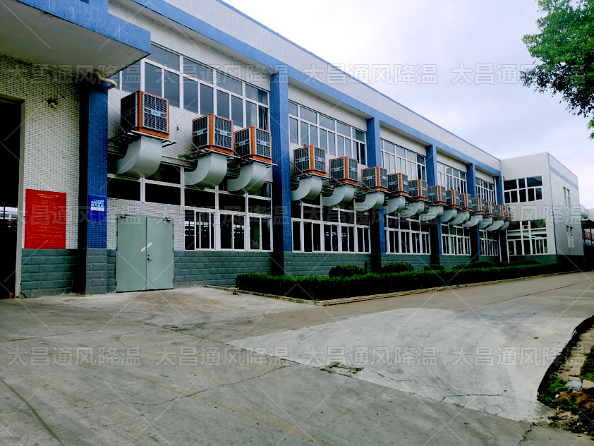 車間降溫設(shè)備，潤東方環(huán)?？照{(diào)很多工廠必備選擇