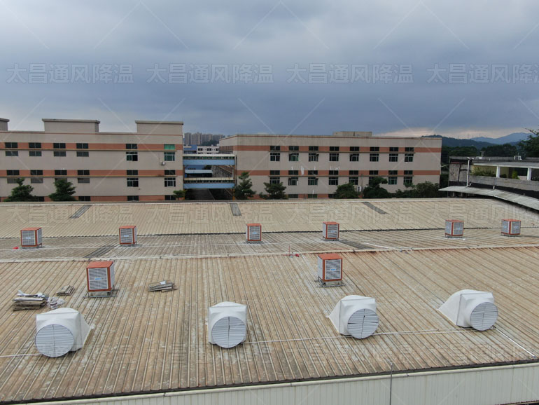 夏季炎熱，大型廠房通風(fēng)降溫設(shè)備怎么選擇呢？