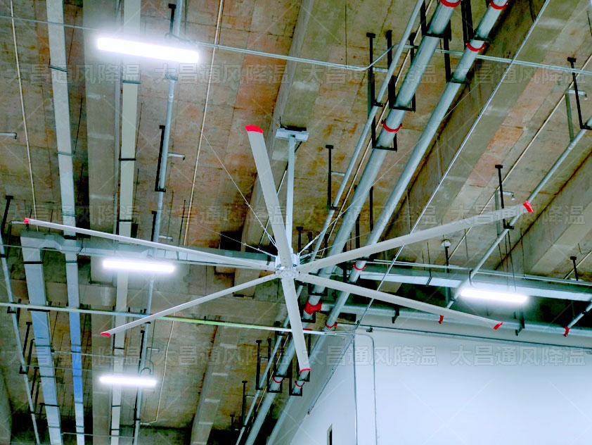 工業(yè)大風(fēng)扇助力加工廠通風(fēng)降溫，解決高溫悶熱難題