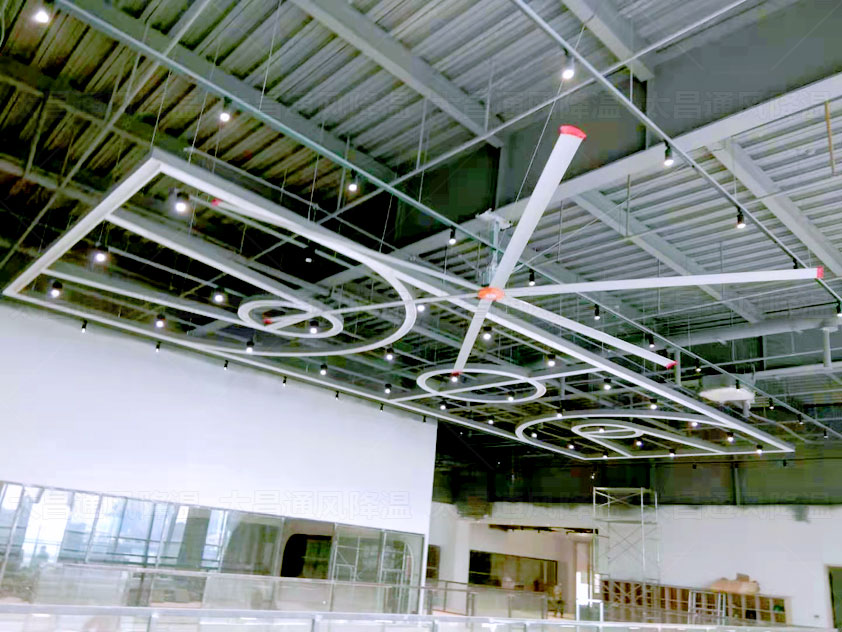 大型廠房通風(fēng)降溫什么設(shè)備好用？工業(yè)大風(fēng)扇如何？