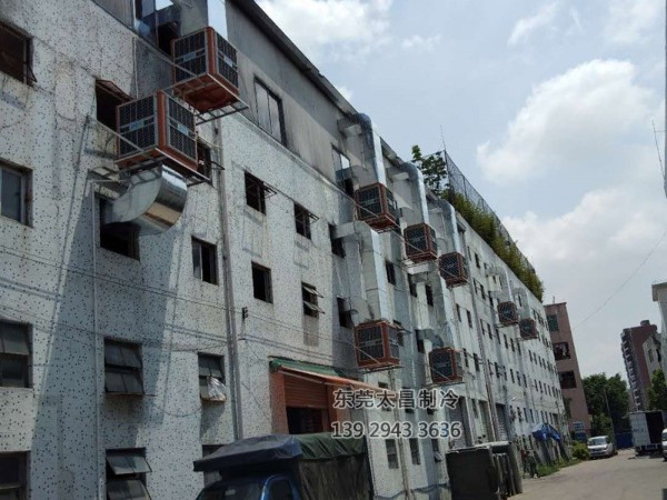 環(huán)?？照{(diào)是企業(yè)防暑降溫的必備設(shè)備。