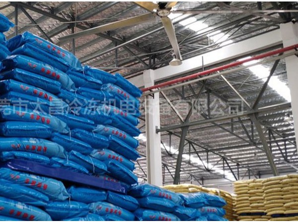 高大空間通風(fēng)降溫一定要用工業(yè)大風(fēng)扇,用了才知道效果這么好！