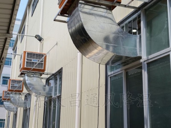 潤東方環(huán)?？照{(diào)又解決一家鋼結(jié)構(gòu)廠房高溫困擾